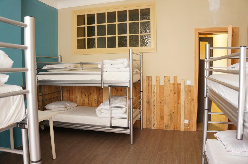 Es Hostel Saint-Gilles Exterior photo